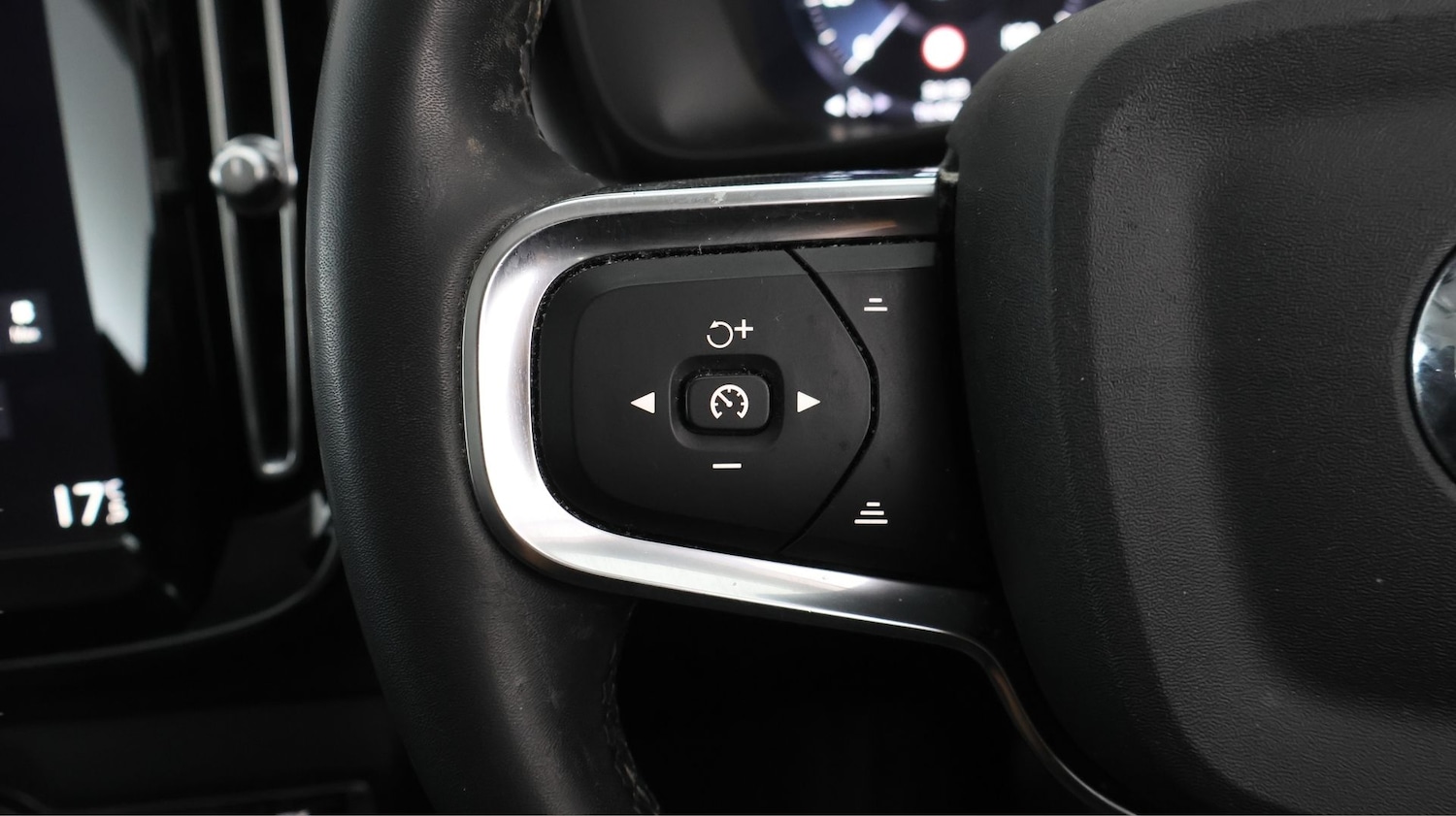 Used Volvo XC40 2022 for sale - 78220602: Photo 21