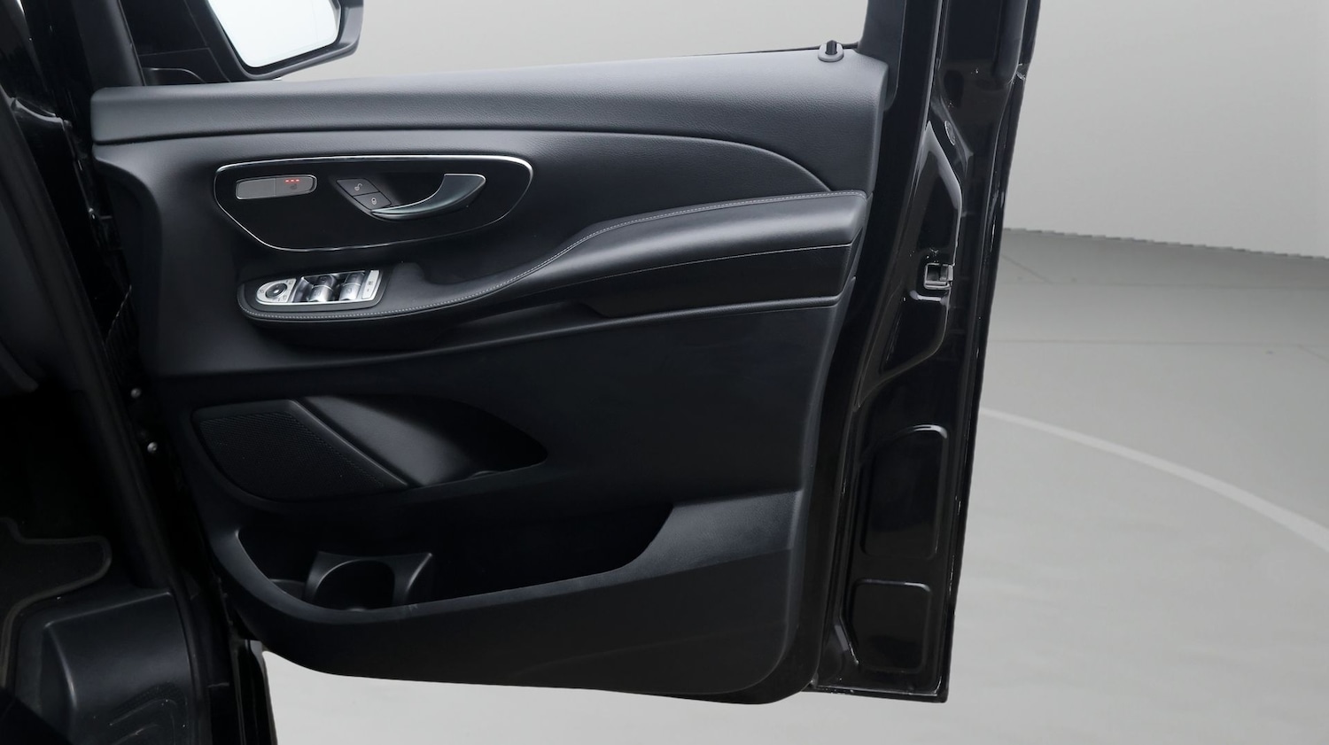 Used Mercedes-Benz V-Class 2023 for sale - 77432452: Photo 15