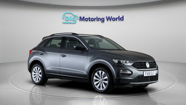 Used Volkswagen T-Roc 2018 for sale - 76307579: Photo 2