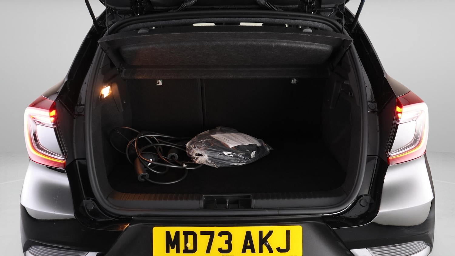 Used Renault Captur 2023 for sale - 76432603: Photo 18