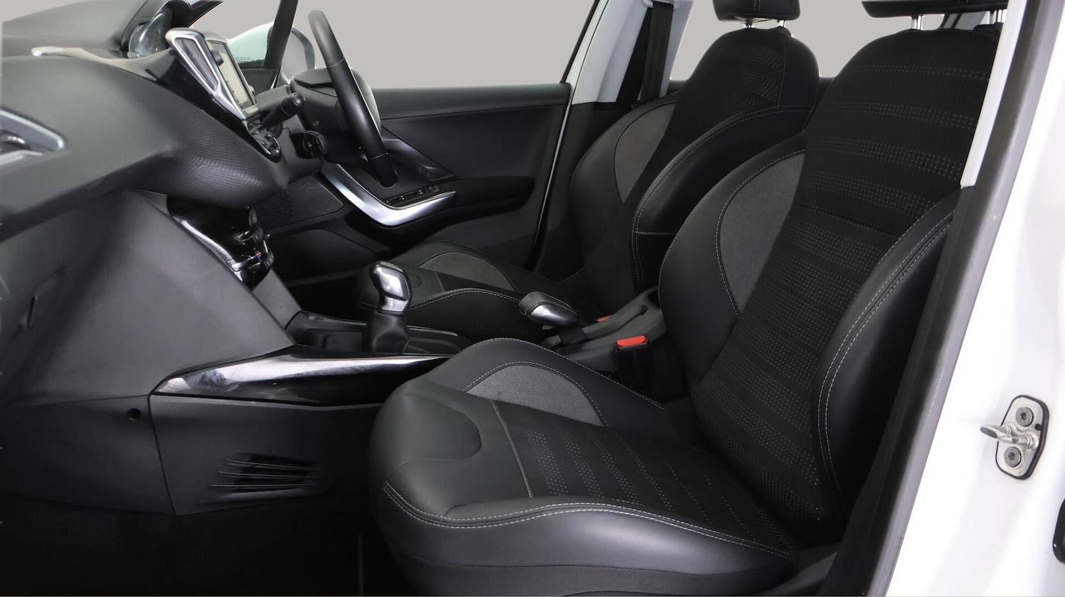 Used Peugeot 2008 2018 for sale - 76612793: Photo 14