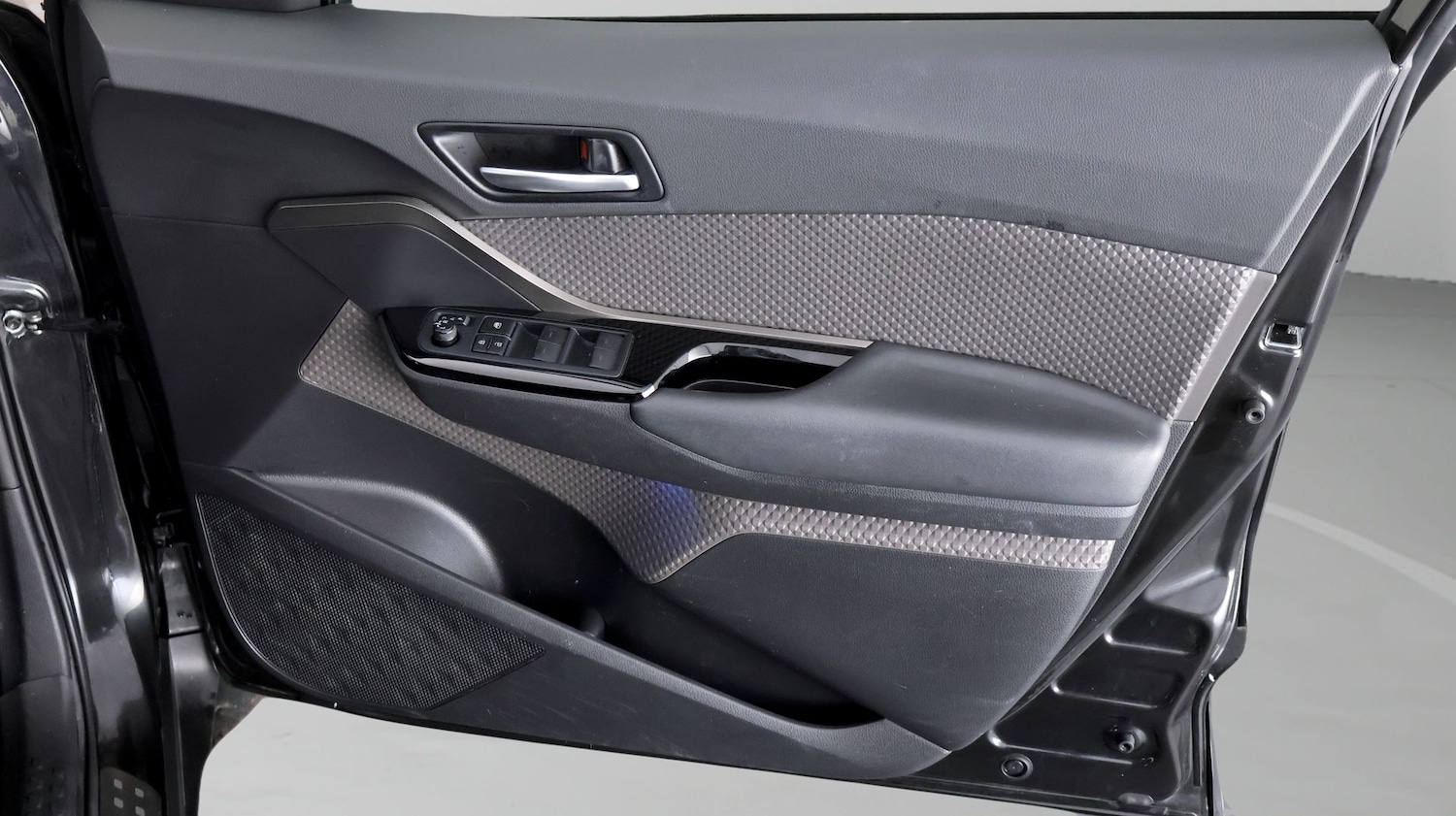 Used Toyota C-HR 2023 for sale - 77327578: Photo 15