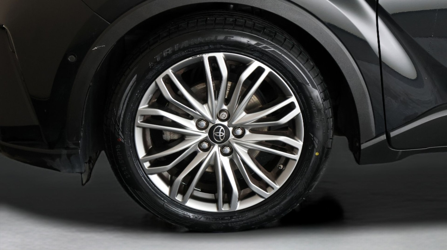 Used Toyota C-HR 2023 for sale - 77327578: Photo 18