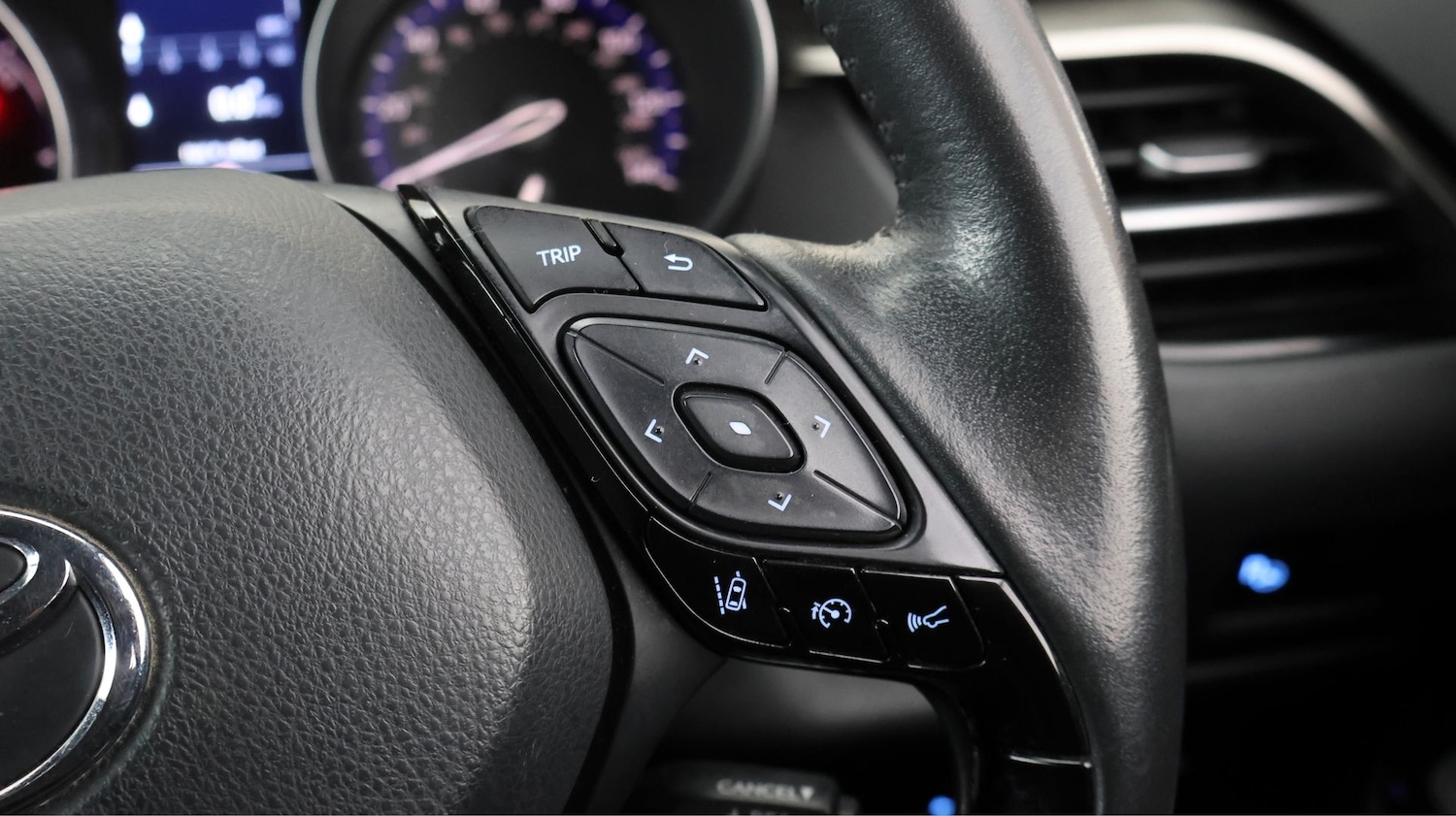 Used Toyota C-HR 2023 for sale - 77327578: Photo 24