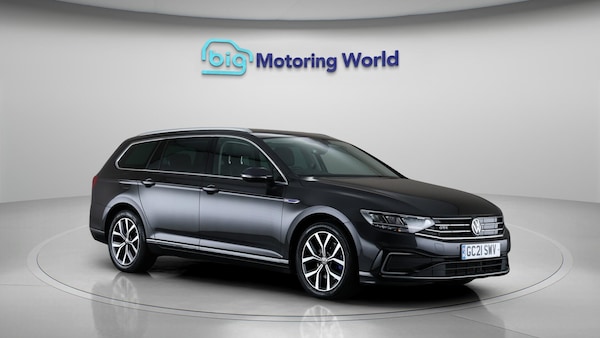 Used Volkswagen Passat 2021 for sale - 76214677: Photo 2