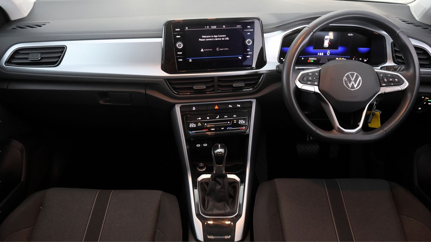 Used Volkswagen T-Roc 2023 for sale - 77898906: Photo 12