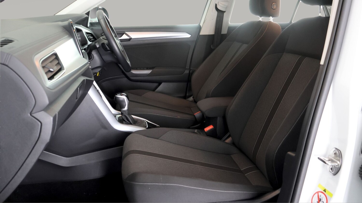 Used Volkswagen T-Roc 2023 for sale - 77898906: Photo 13