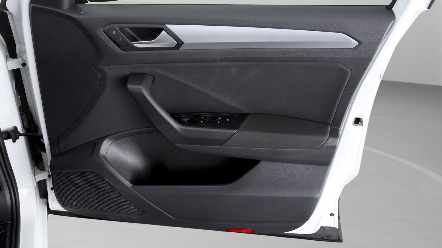 Used Volkswagen T-Roc 2023 for sale - 77898906: Photo 14