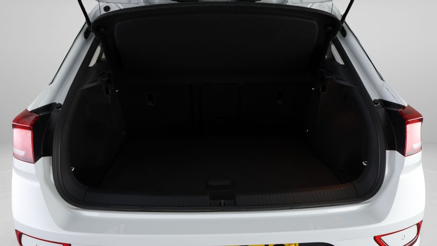 Used Volkswagen T-Roc 2023 for sale - 77898906: Photo 16