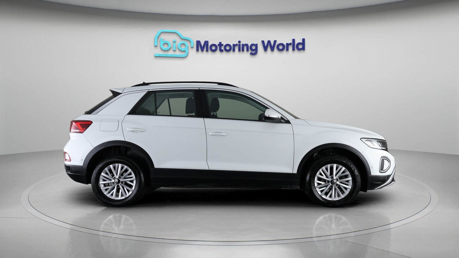 Used Volkswagen T-Roc 2023 for sale - 77898906: Photo 8