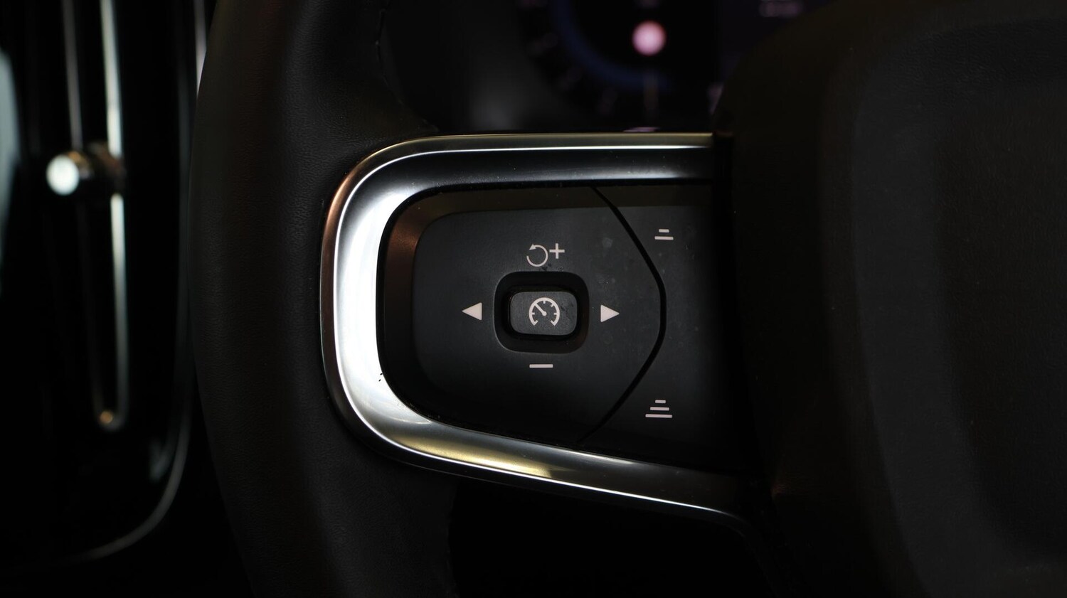 Used Volvo XC40 for sale - 76728990: Photo 22