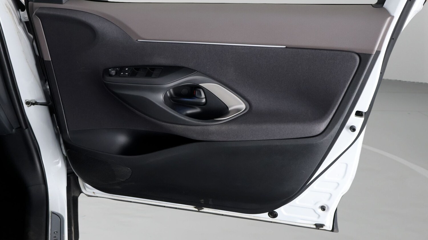 Used Toyota Yaris Cross 2024 for sale - 78055999: Photo 15