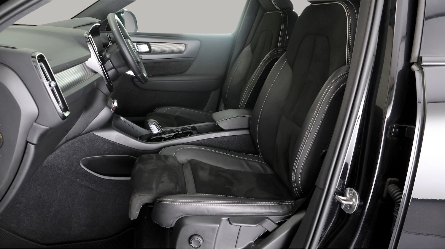 Used Volvo XC40 2022 for sale - 77954398: Photo 13