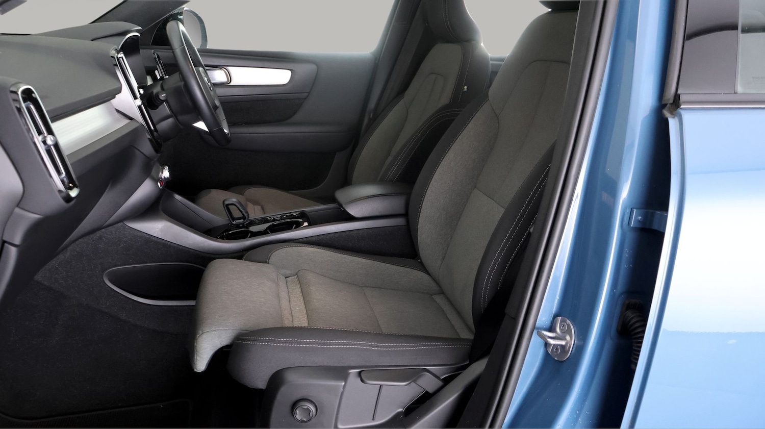 Used Volvo XC40 2023 for sale - 77620774: Photo 13