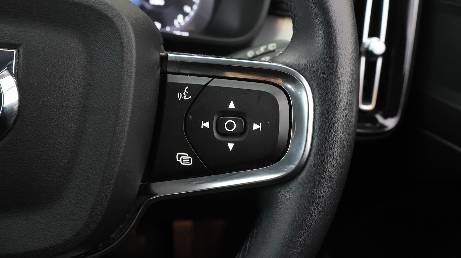 Used Volvo XC40 2023 for sale - 77620774: Photo 22