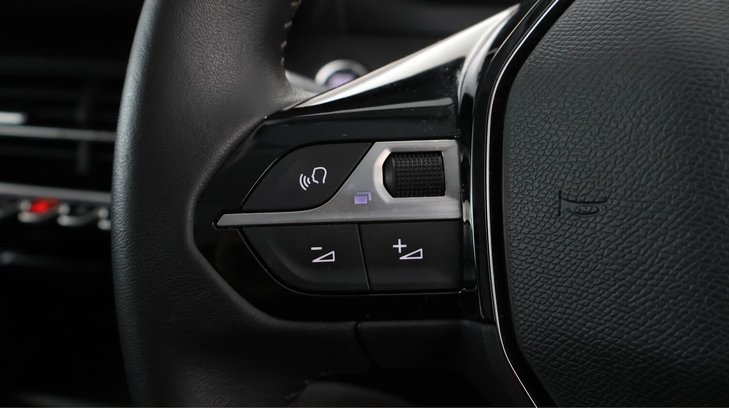 Used Peugeot E-2008 2023 for sale - 76425254: Photo 23