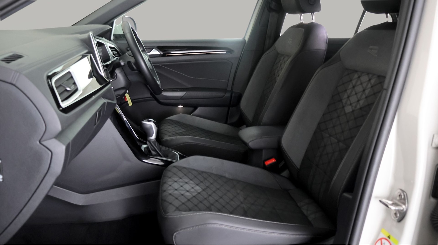 Used Volkswagen T-Roc 2024 for sale - 77897466: Photo 14