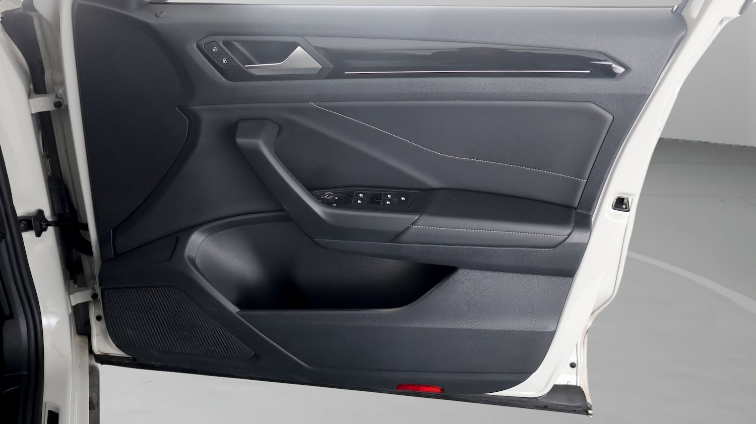 Used Volkswagen T-Roc 2024 for sale - 77897466: Photo 15