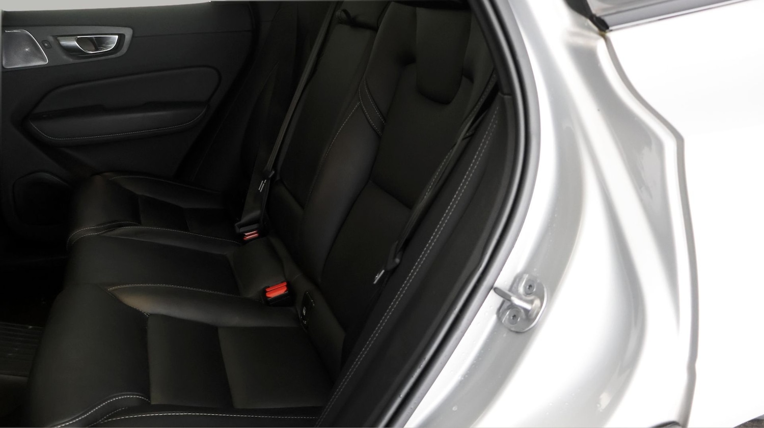 Used Volvo XC60 2023 for sale - 77890123: Photo 16