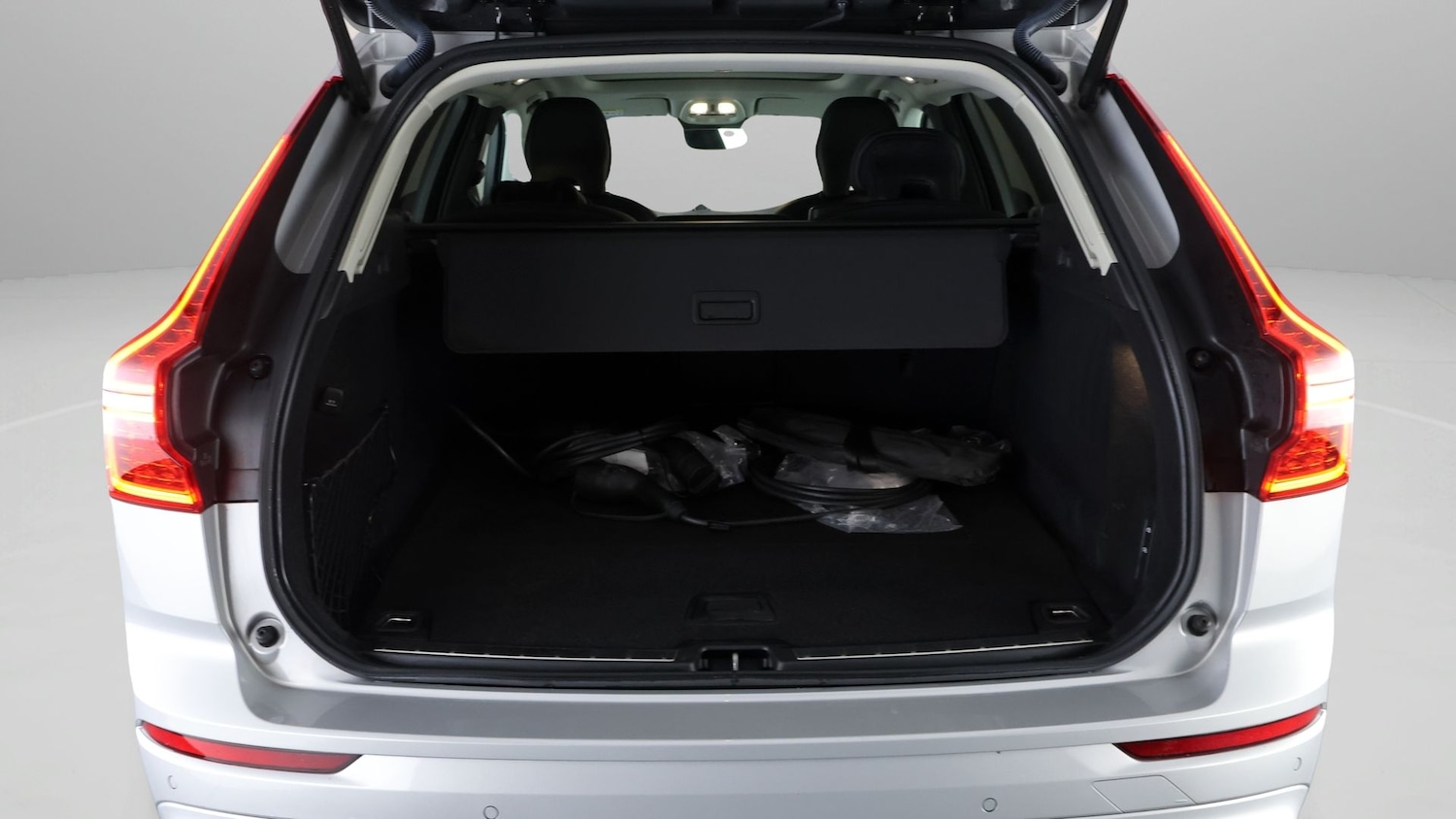 Used Volvo XC60 2023 for sale - 77890123: Photo 17