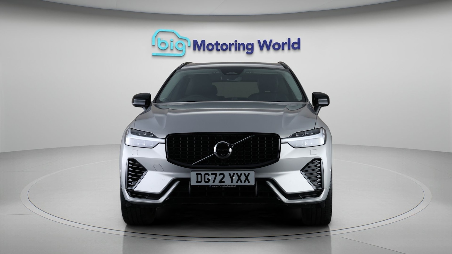 Used Volvo XC60 2023 for sale - 77890123: Photo 2