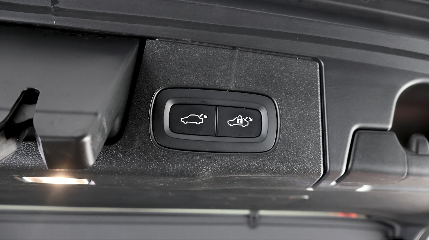 Used Volvo XC60 2023 for sale - 77890123: Photo 22