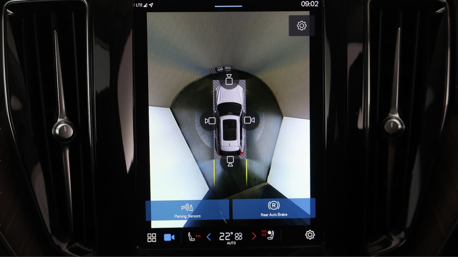 Used Volvo XC60 2023 for sale - 77890123: Photo 27