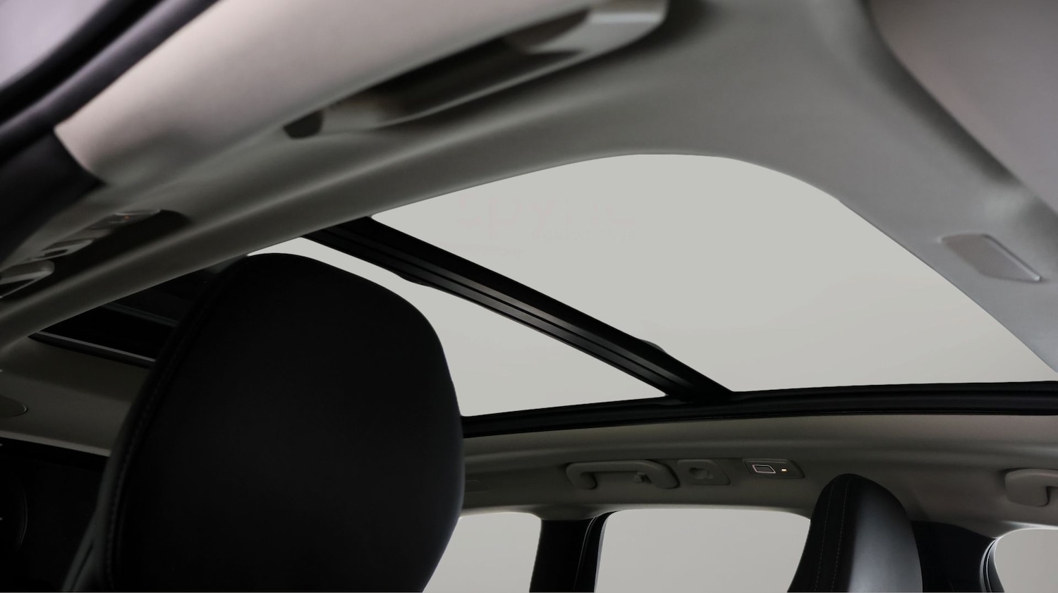 Used Volvo XC60 2023 for sale - 77890123: Photo 28