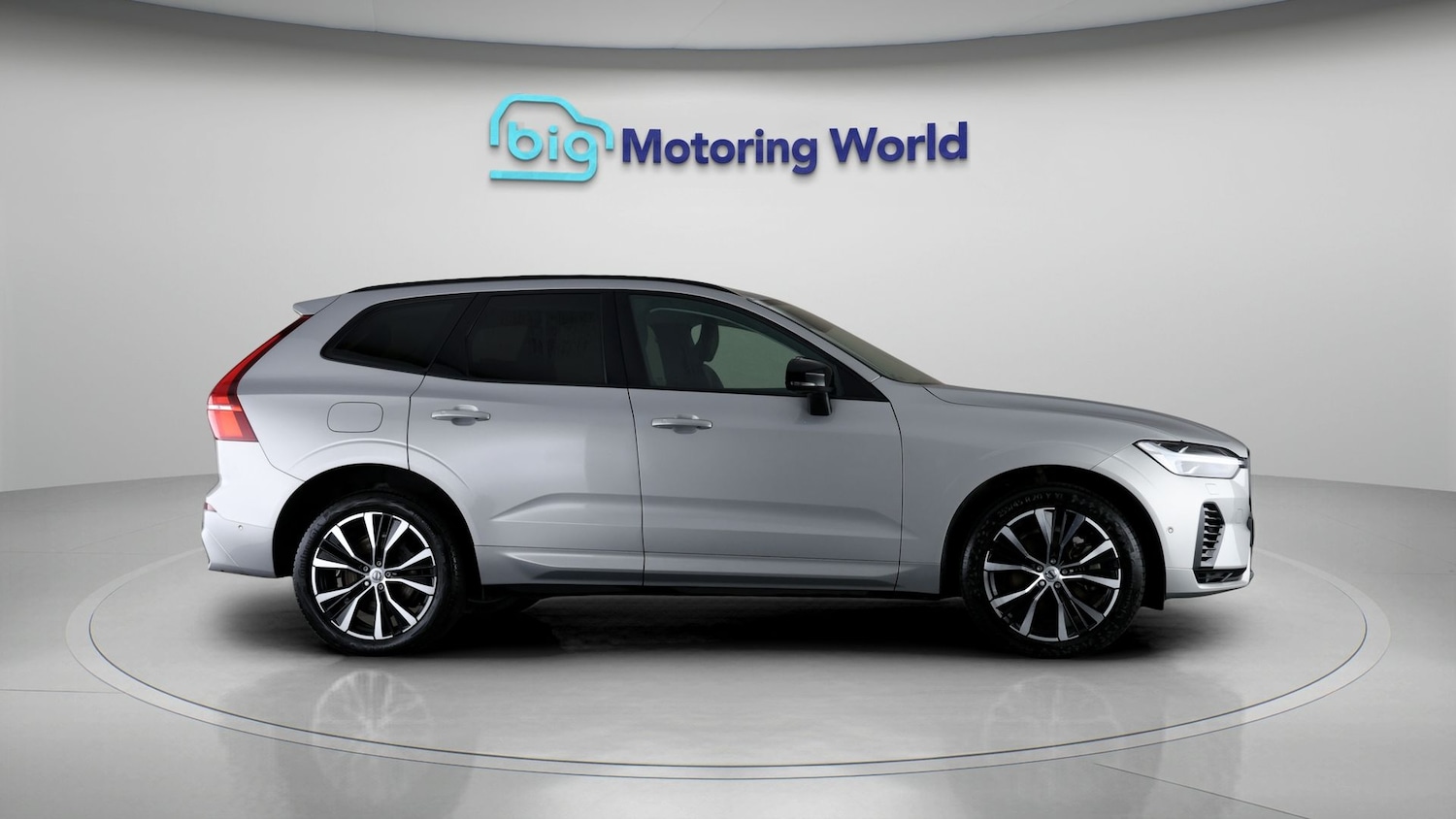 Used Volvo XC60 2023 for sale - 77890123: Photo 8