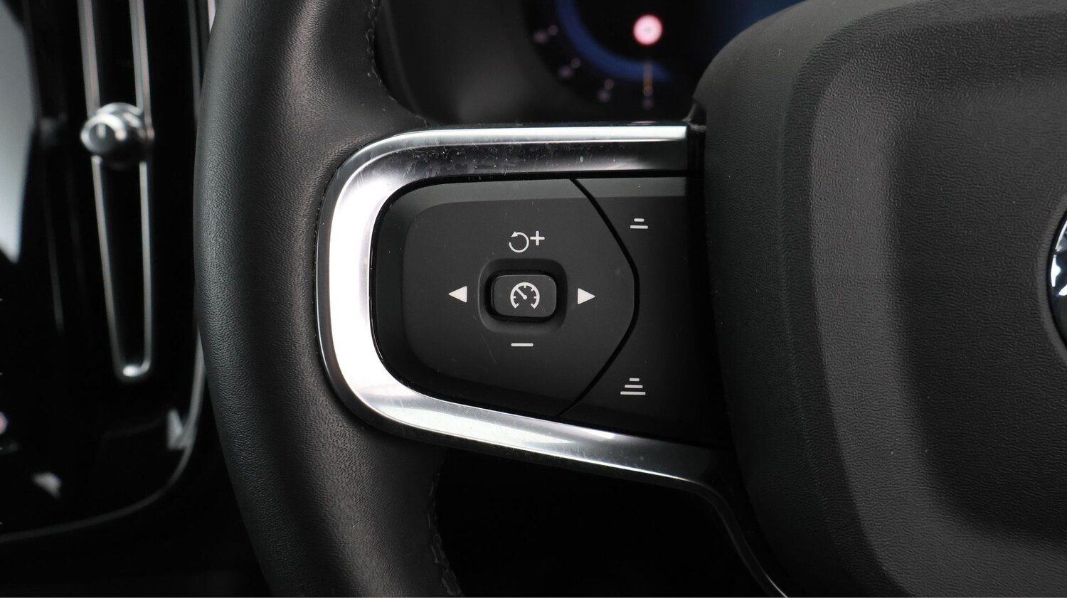 Used Volvo XC40 2023 for sale - 77592620: Photo 24