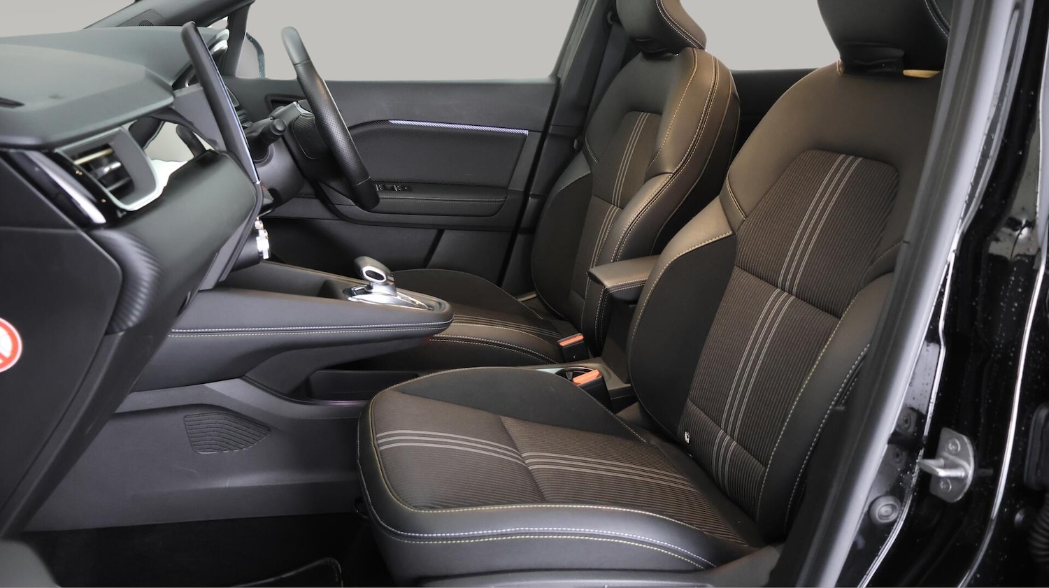 Used Renault Captur 2023 for sale - 76432939: Photo 15