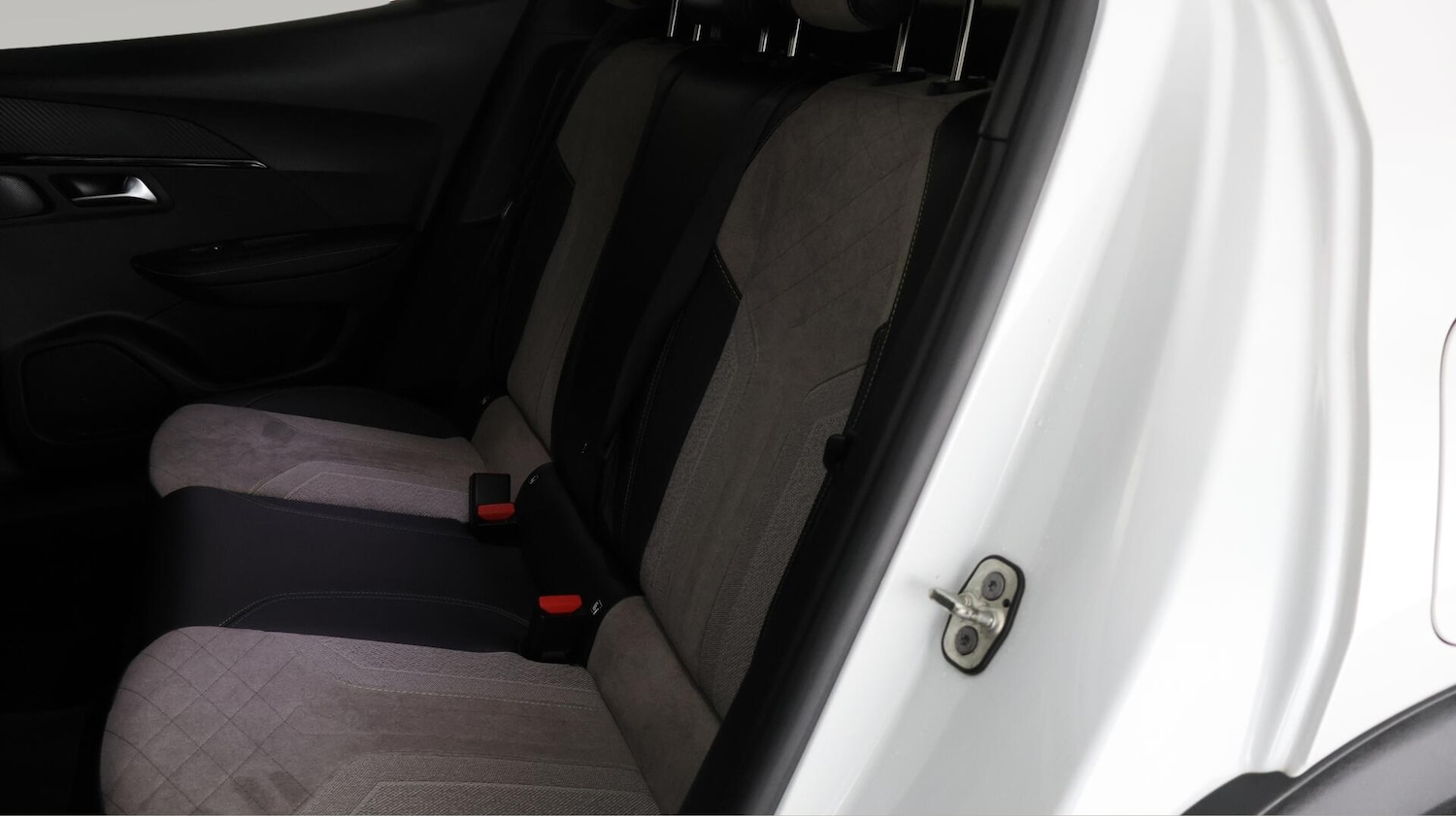 Used Peugeot E-2008 2021 for sale - 76381174: Photo 16