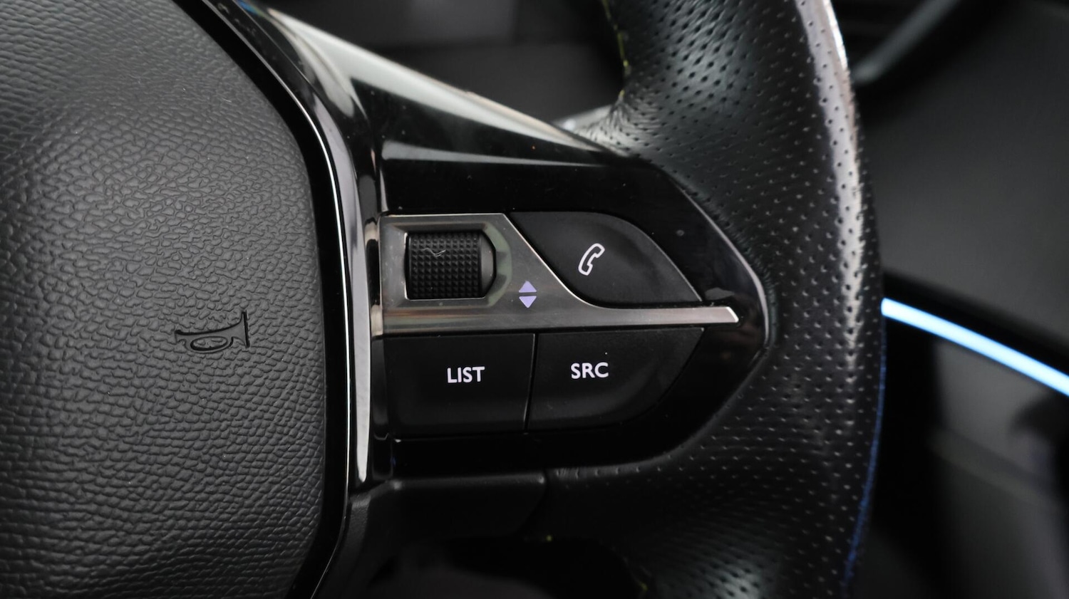 Used Peugeot E-2008 2021 for sale - 76381174: Photo 24