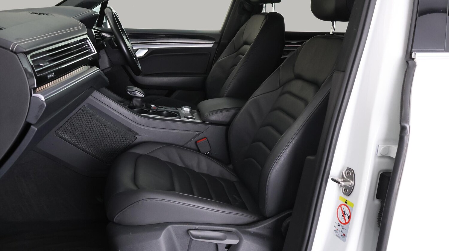 Used Volkswagen Touareg 2019 for sale - 76381300: Photo 14