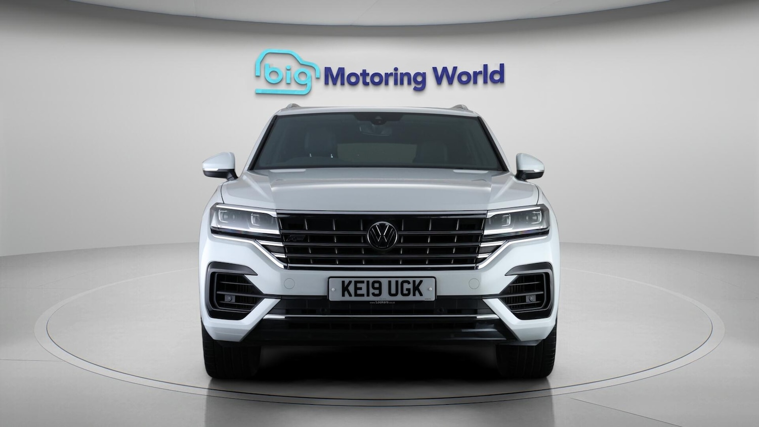 Used Volkswagen Touareg 2019 for sale - 76381300: Photo 2