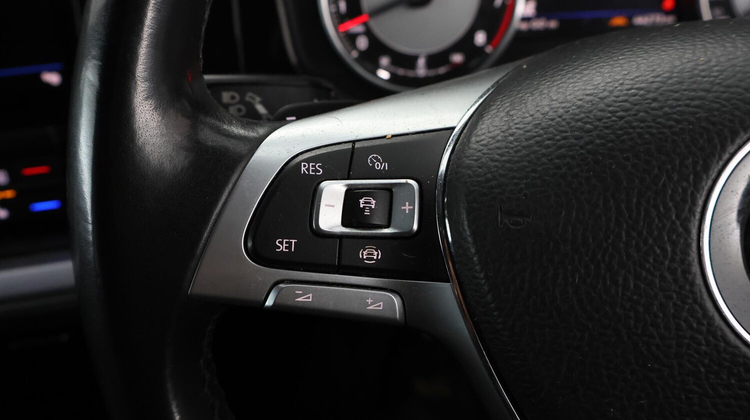 Used Volkswagen Touareg 2019 for sale - 76381300: Photo 23
