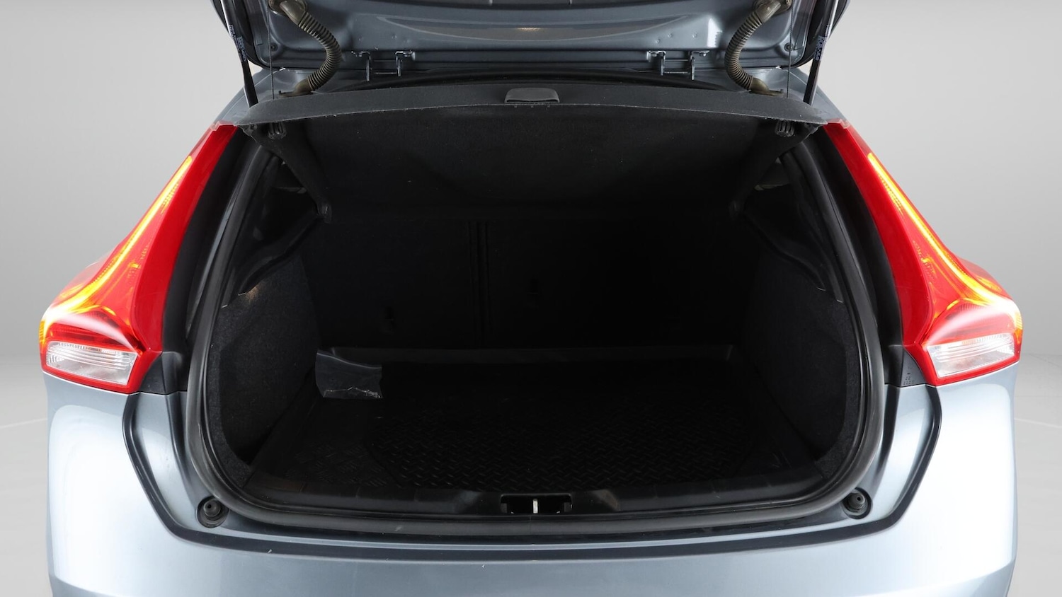 Used Volvo V40 2018 for sale - 76123026: Photo 17