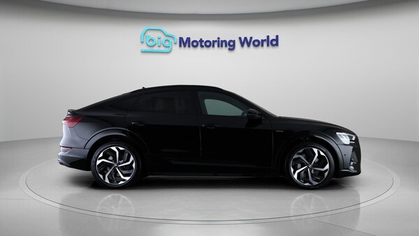 Used Audi e-tron 2022 for sale - 76327382: Photo 9