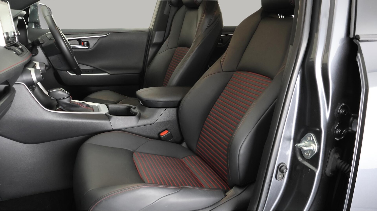 Used Toyota RAV4 2022 for sale - 76666669: Photo 15