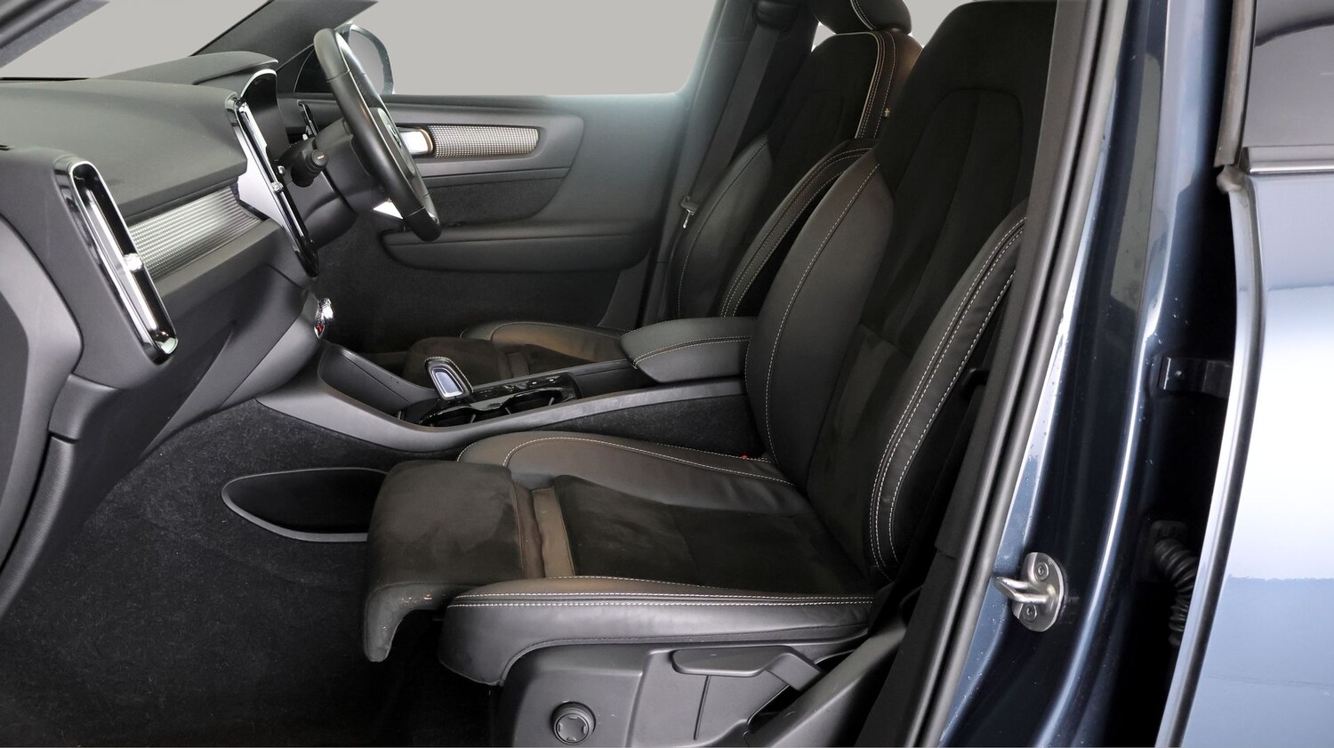 Used Volvo XC40 2022 for sale - 77934862: Photo 13