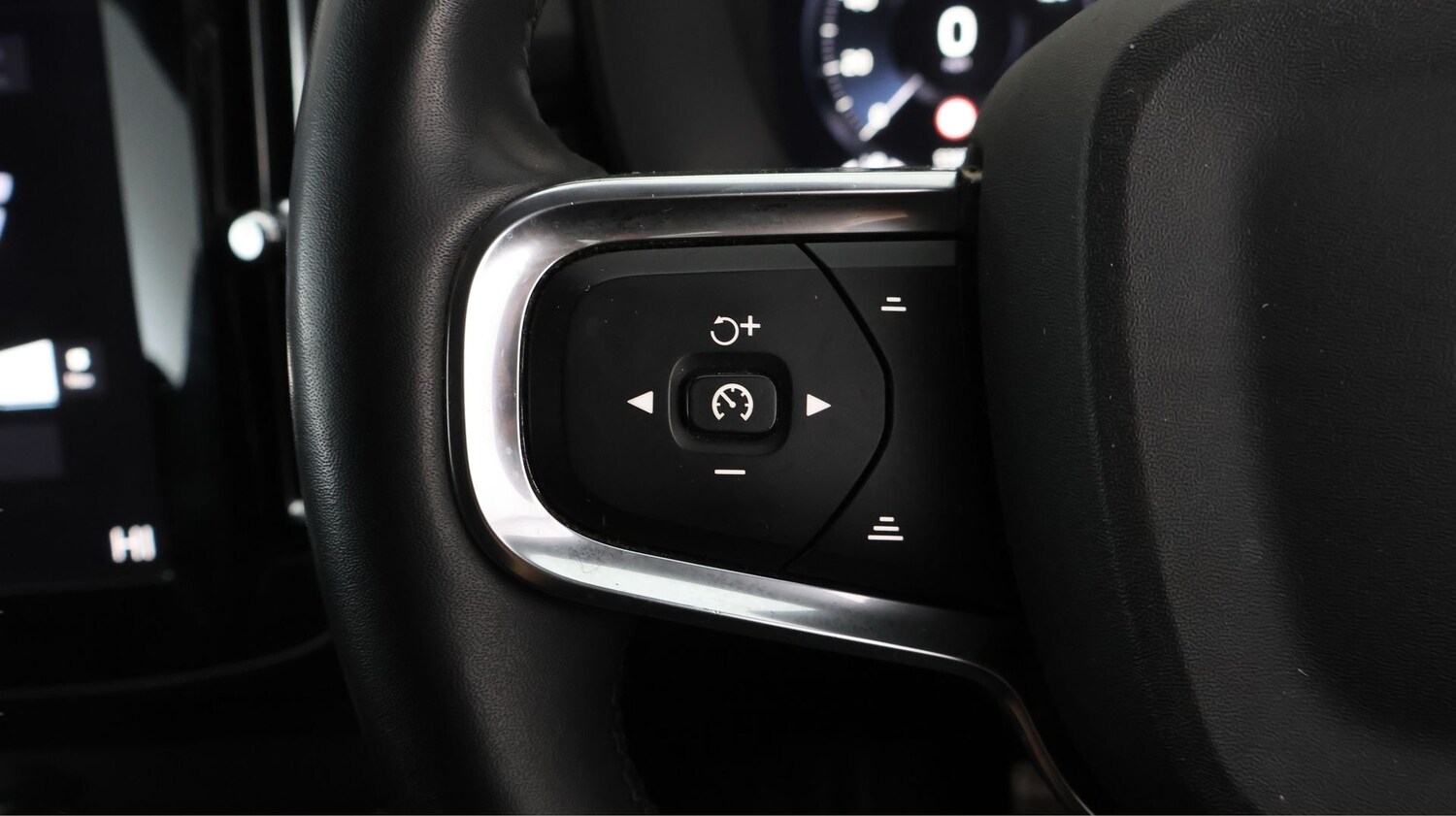 Used Volvo XC40 2022 for sale - 77934862: Photo 22