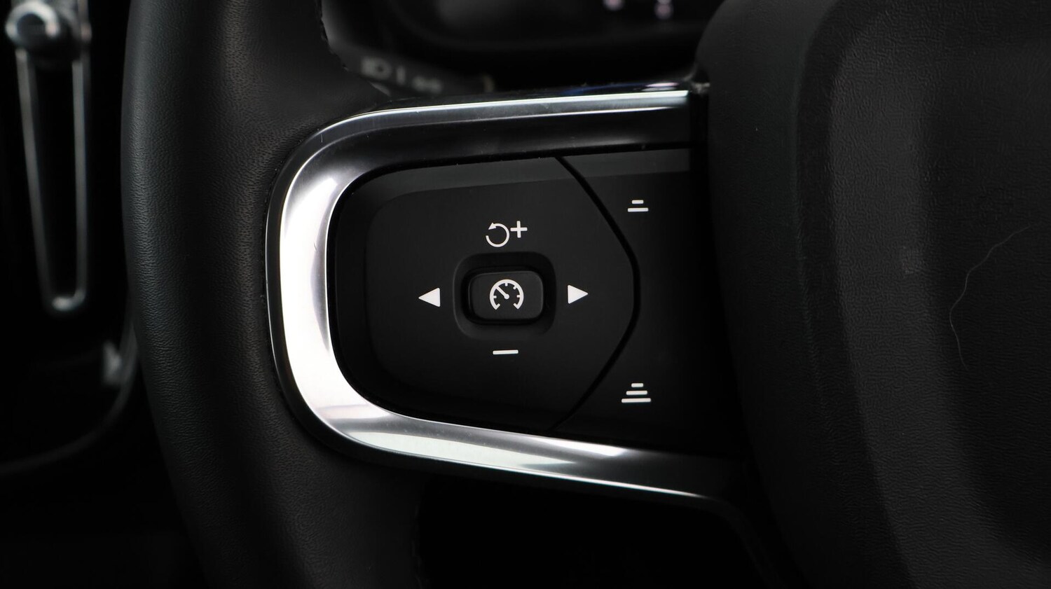 Used Volvo XC40 2022 for sale - 76596951: Photo 24