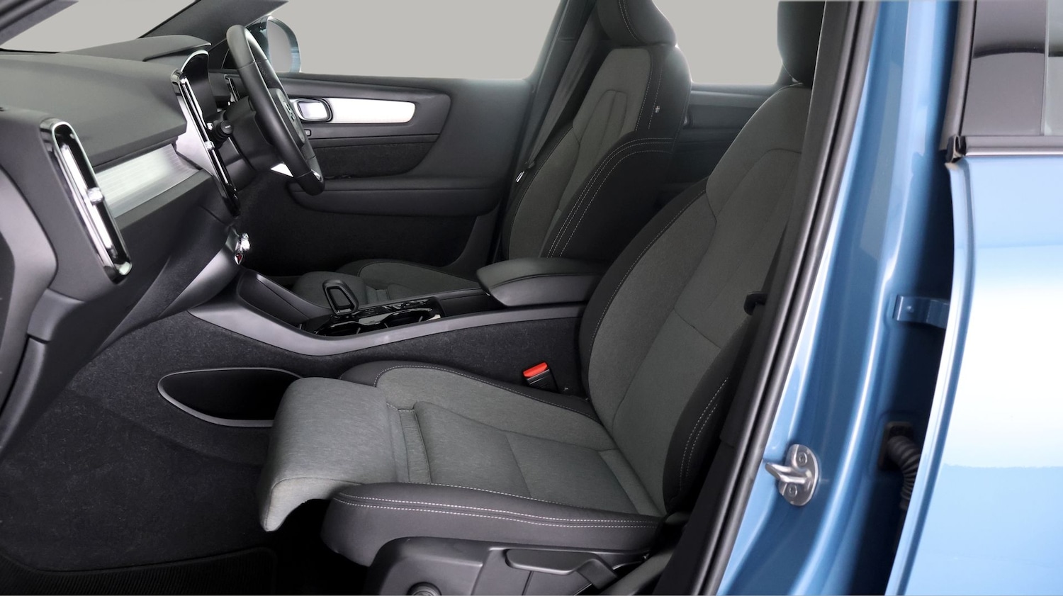 Used Volvo XC40 2023 for sale - 77262071: Photo 14