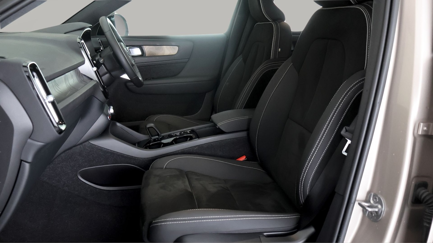 Used Volvo XC40 2023 for sale - 77669386: Photo 14