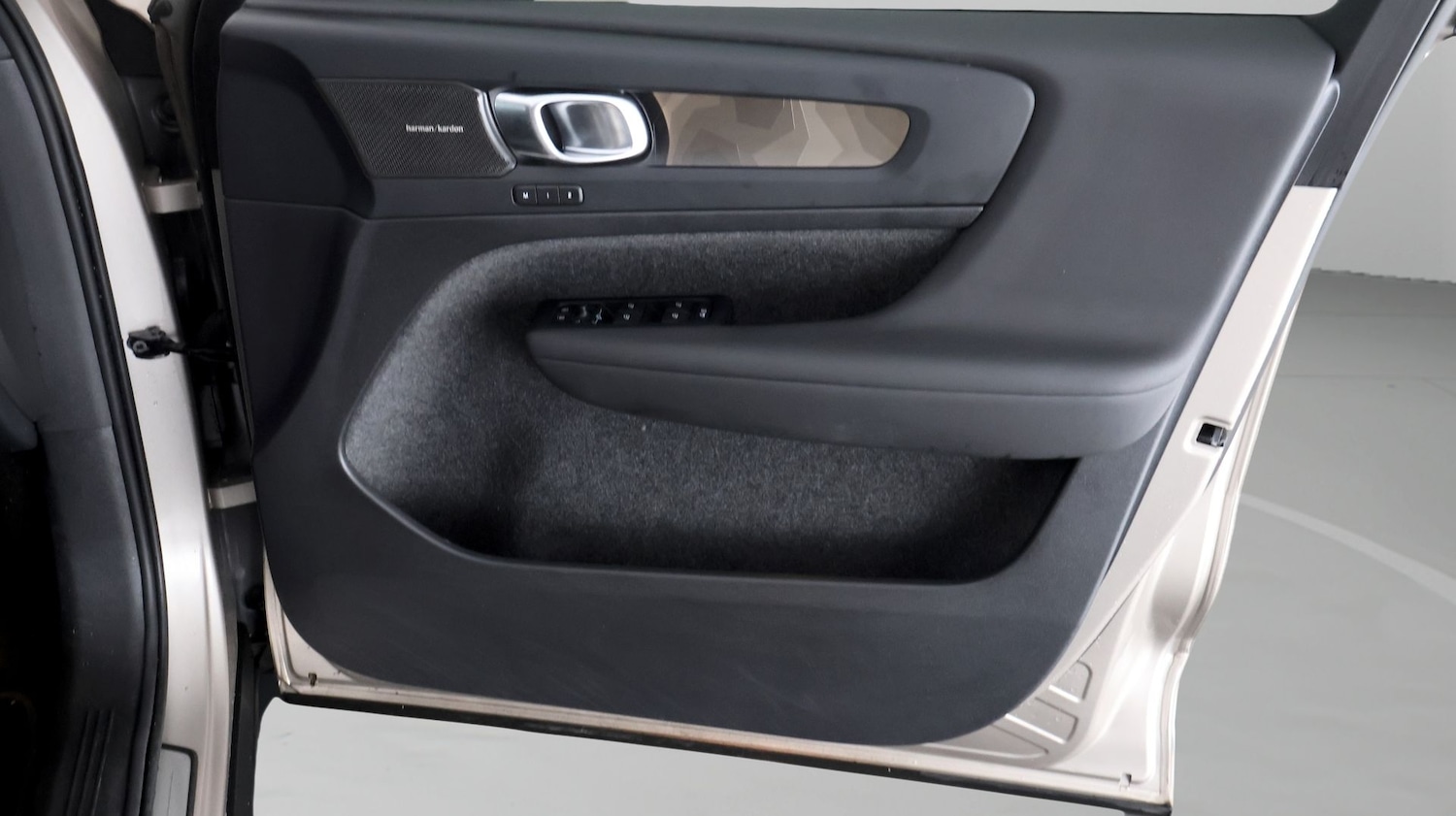 Used Volvo XC40 2023 for sale - 77669386: Photo 15