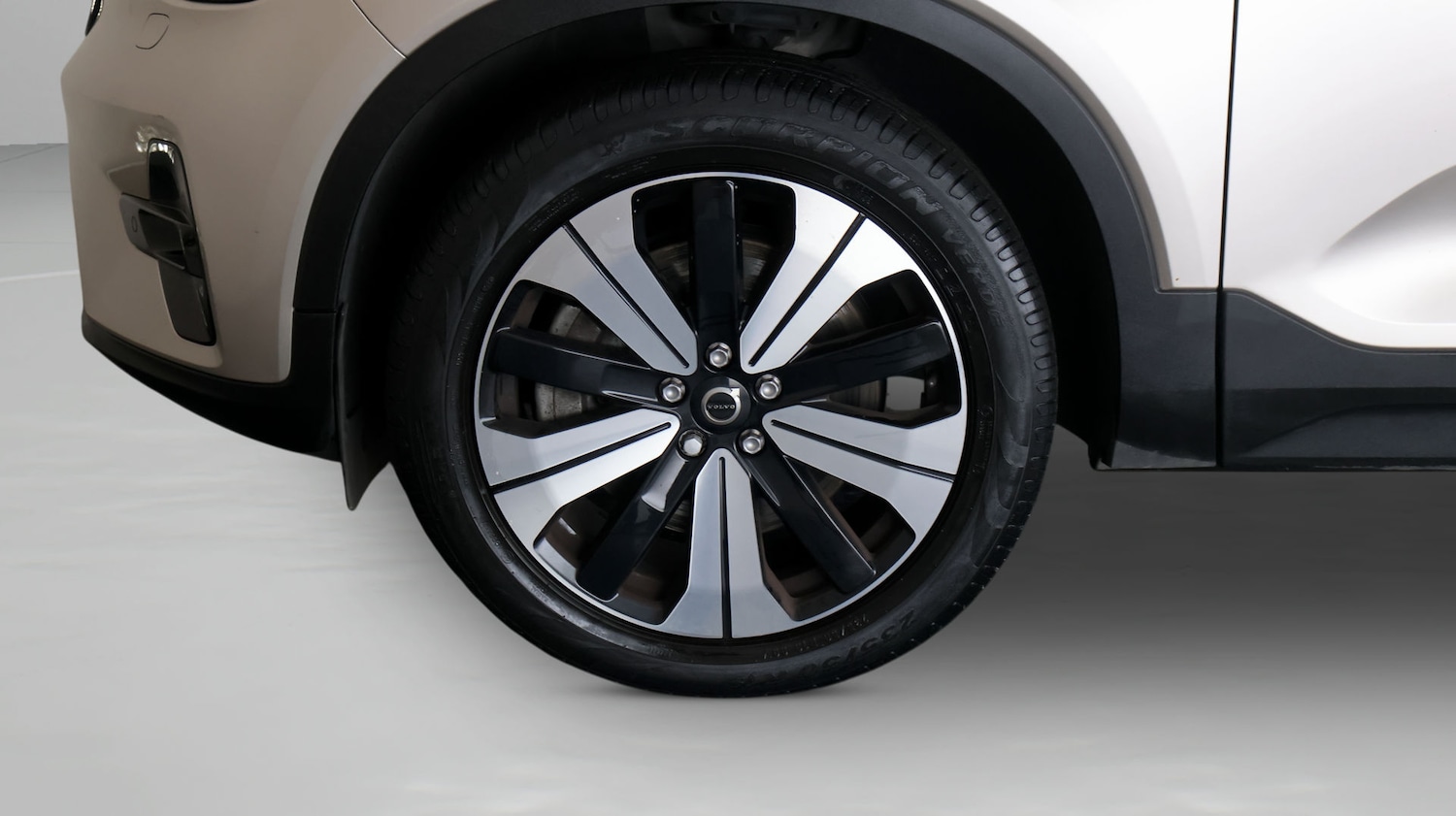 Used Volvo XC40 2023 for sale - 77669386: Photo 18