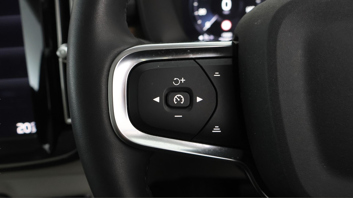 Used Volvo XC40 2022 for sale - 78132618: Photo 21