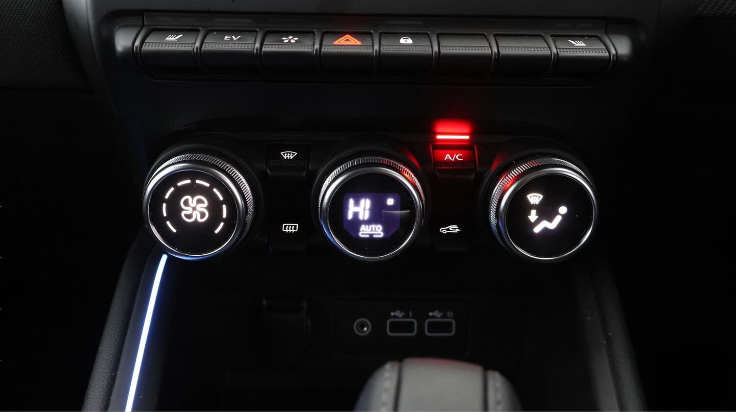 Used Renault Clio 2024 for sale - 77476839: Photo 11