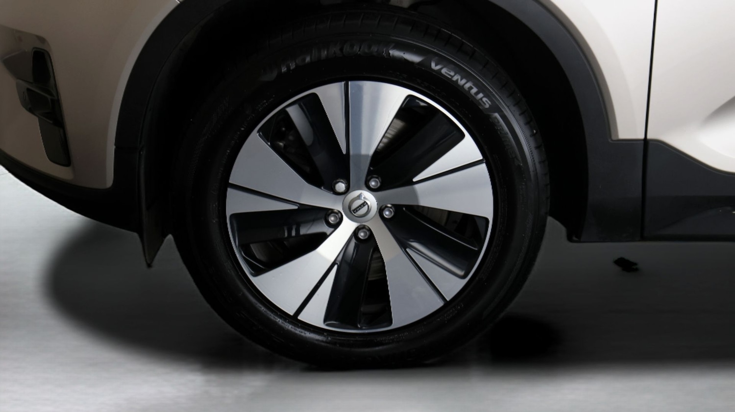 Used Volvo XC40 2023 for sale - 78055998: Photo 18