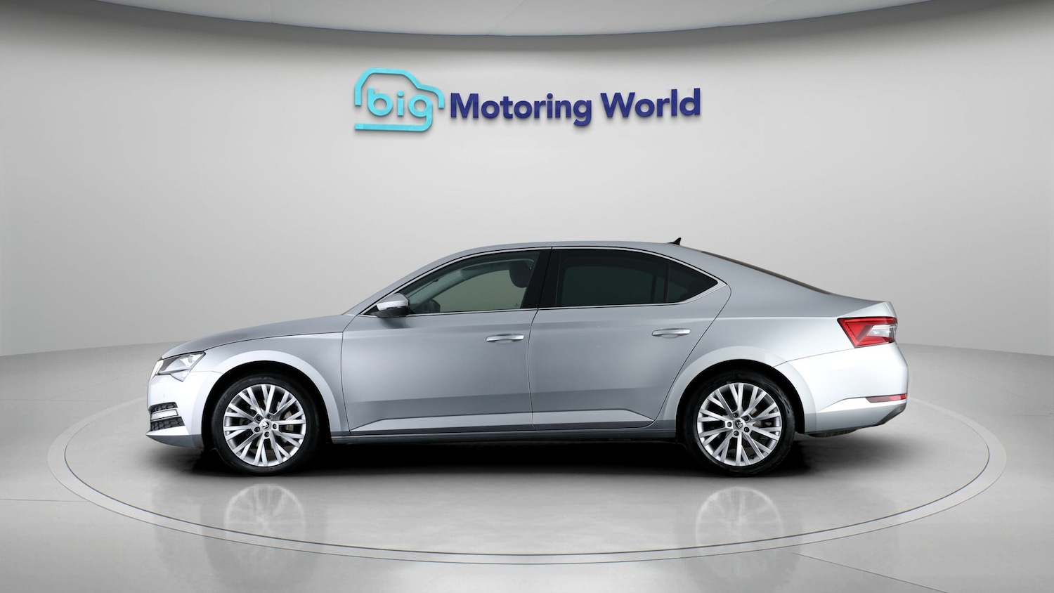 Used Skoda Superb 2023 for sale - 77294778: Photo 4